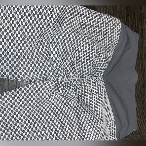 Viral “Butt-Scrunch” Leggings - Size L - Picture 3 of 3